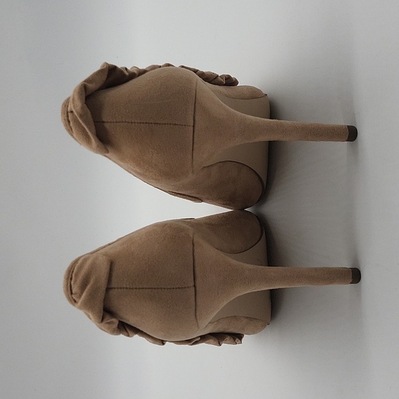 1456- BCBGeneration Women's Heel Shoes Size 8 B - Picture 4 of 13